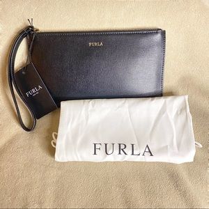 NWT - Furla 100% Leather Envelope Zip Wristlet